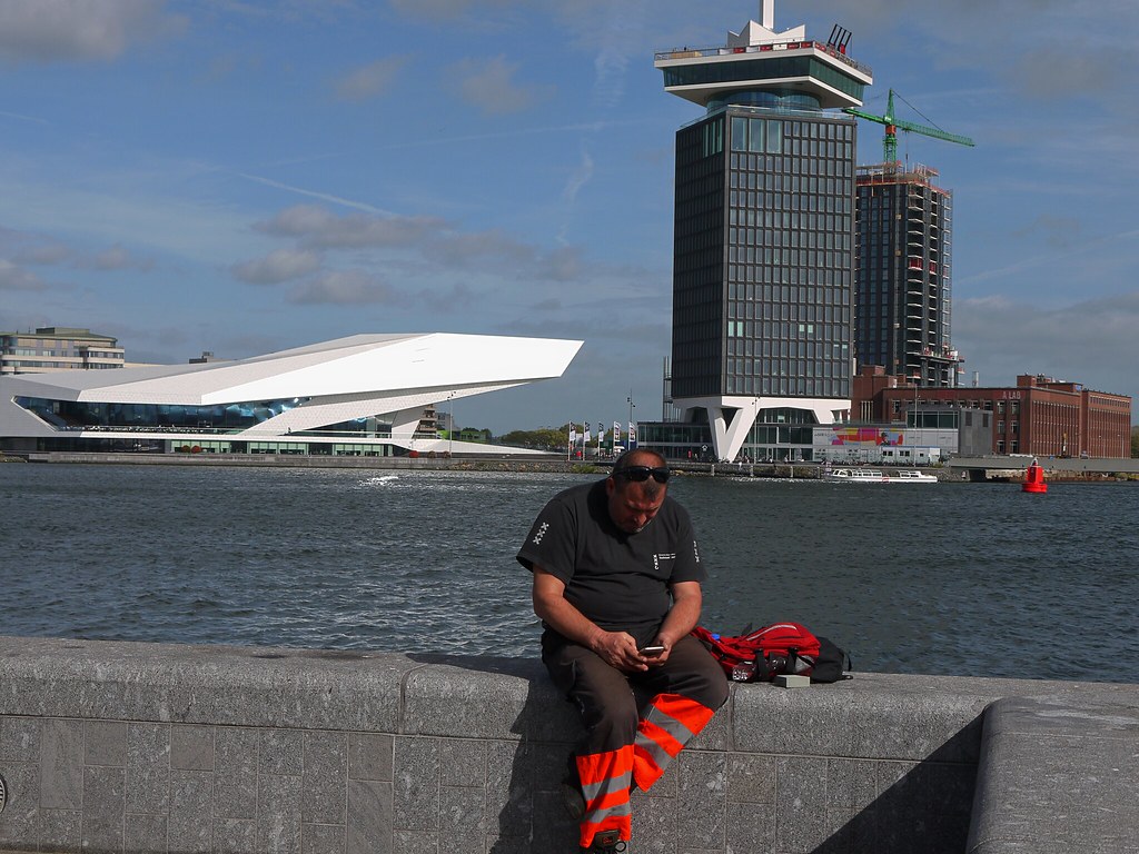 Lage waterstand in een Nederlandse rivier tijdens droogte